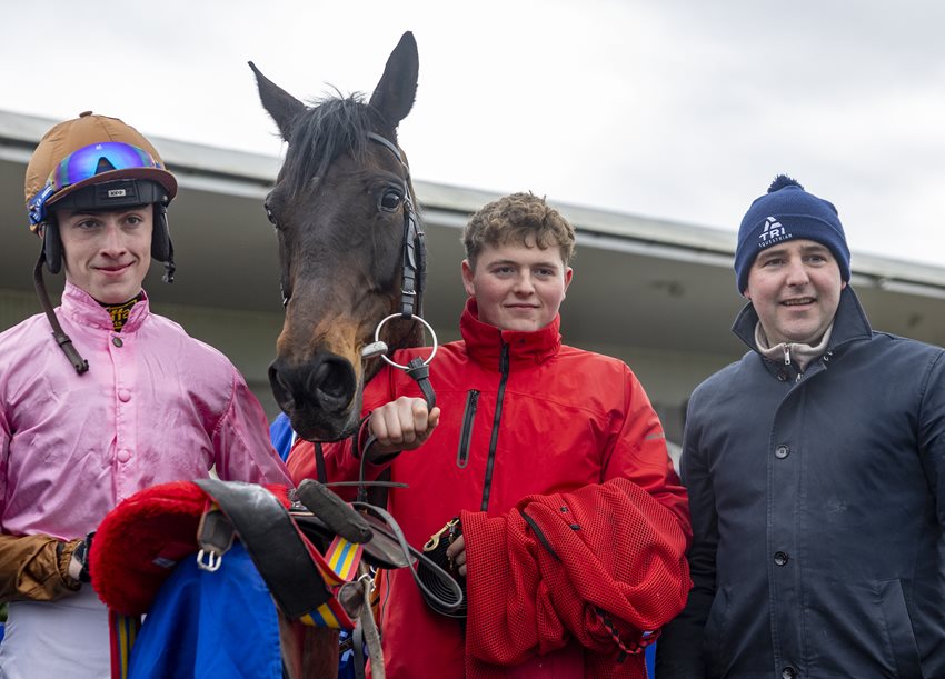 Ian Donoghue, is widely regarded as one of Ireland’s most promising up-and-coming trainers.